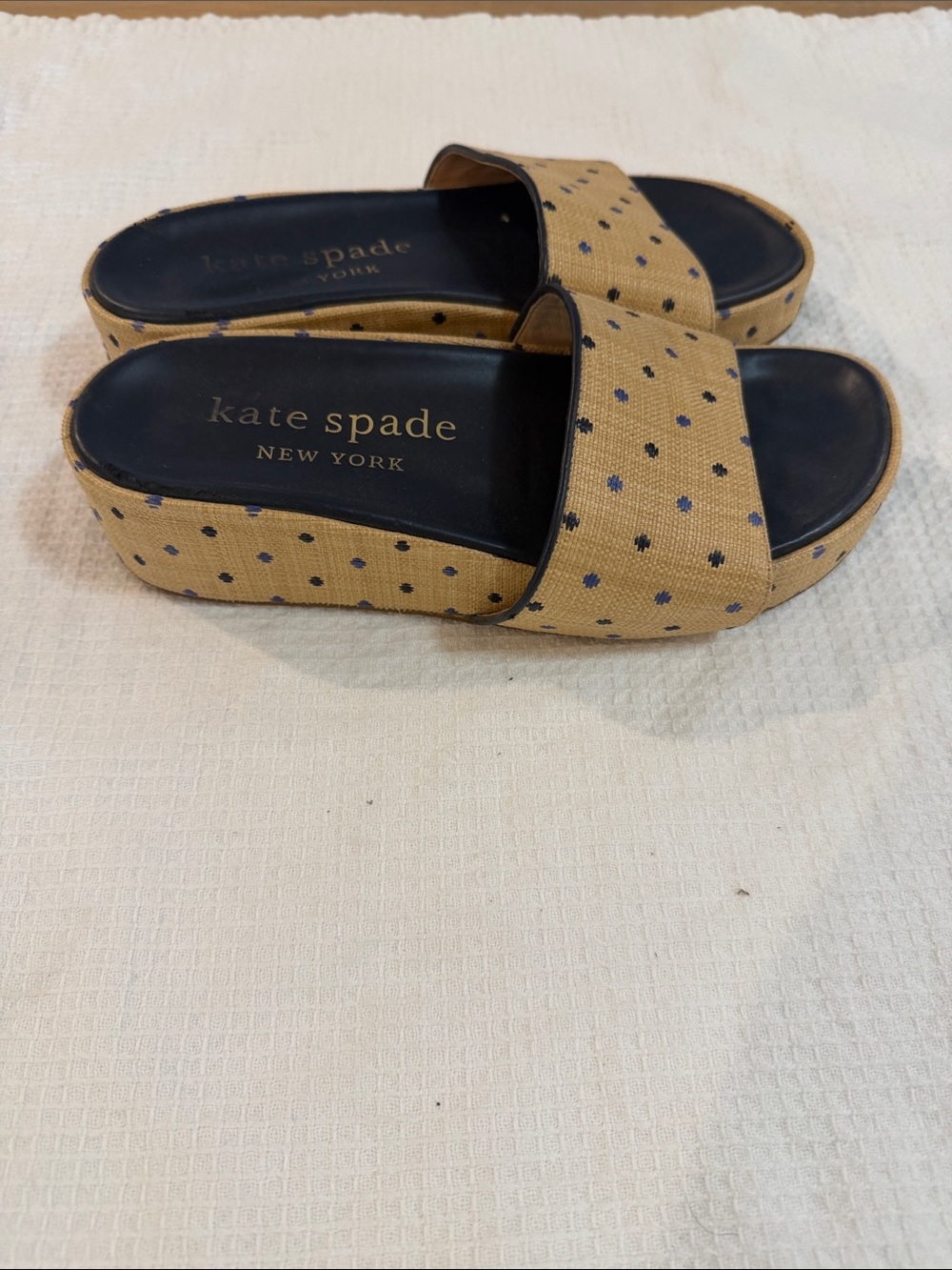 kate spade tan polka dot slide sandals with black footbed - Picture 3 of 4